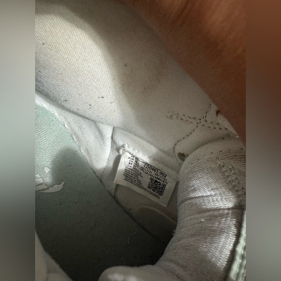 Nike Jordan 1 - Picture 7 of 14